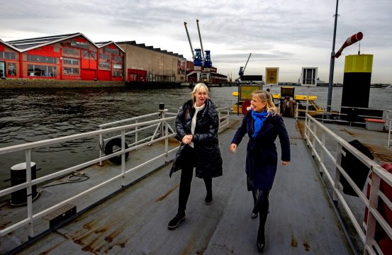 Bezoek van Angela Wilkinson, secretaris-generaal van het World Energy Council aan RDM in Rotterdam samen met wethouder van Klimaat Bouwen en Wonen Chantal Zeegers.